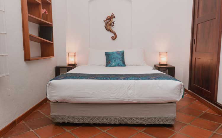 double-economy-galapagos-suites